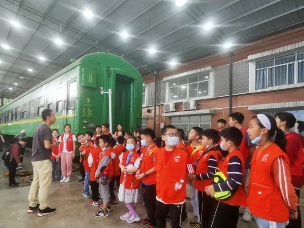 重庆运输职院联合举办“青少年走进校园开眼界”活动