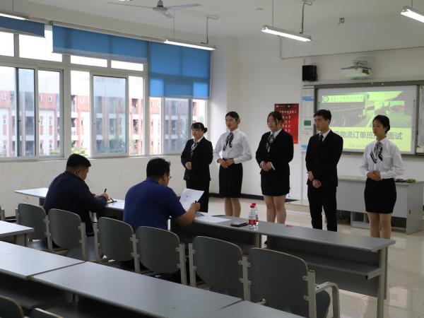 重庆交运集团携100岗位到重庆运输职院揽才