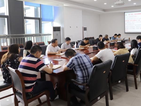 学校党委委员郭祖红同志到所在支部讲专题党课