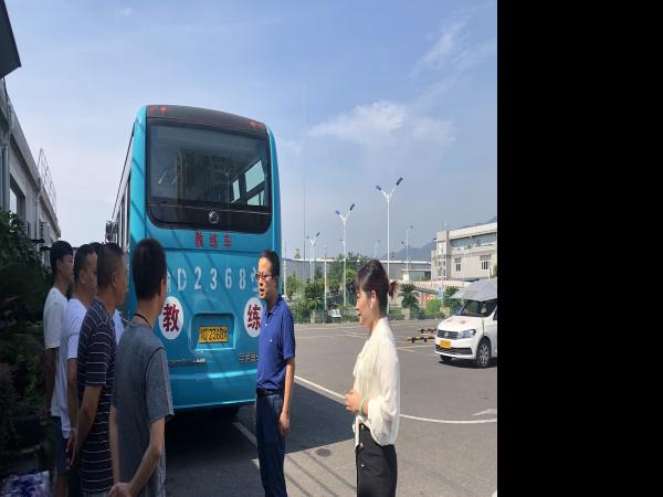 重庆运输职院开展高温慰问送清凉活动