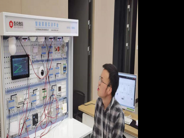重庆运输职院喜获2021全国新职业技术技能大赛物联网安装调试员赛项市赛职工组一等奖