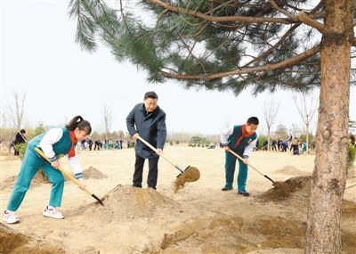 【学习进行时】习近平参加首都义务植树活动