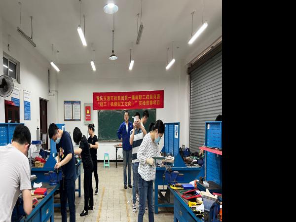 集团第一届教职工技能大赛钳工赛项机修钳工方向结果揭晓 一等奖被智能装备学院夺得