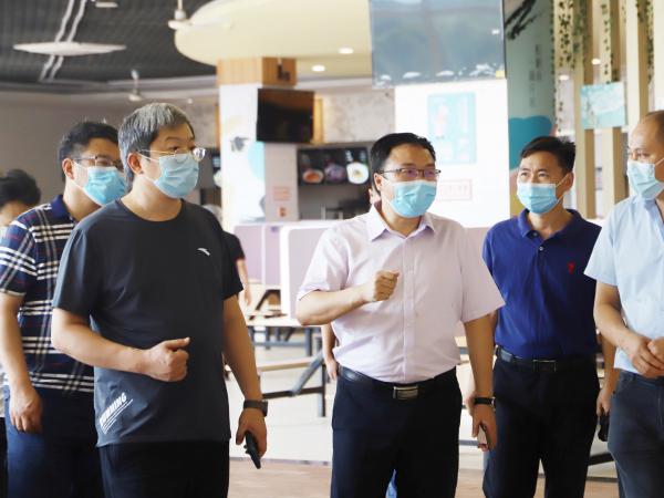 市教委督导组到学校检查指导秋季学期开学工作