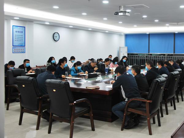学校召开专题会 布置近期疫情防控重点工作