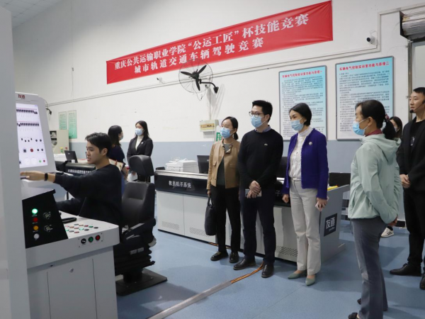 重庆市总工会相关部门领导到学校调研