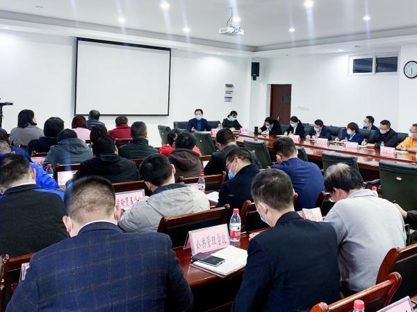 学校召开专题会  强调用“七个不”进一步抓实校园疫情防控工作