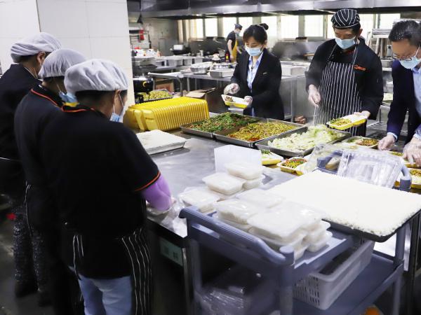 学校提前筹划全力以赴保供保运转