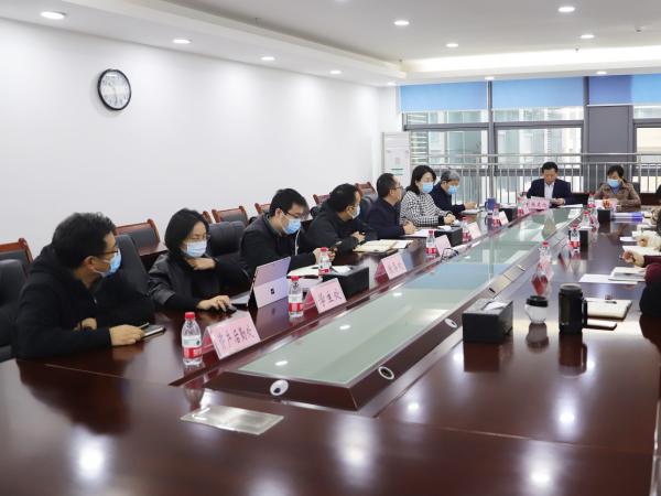 学校召开疫情防控工作研判会