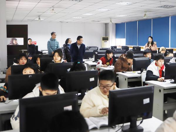 学校张东旭董事长、彭超书记率队检查新学期教学工作    强调树牢“三个意识”进一步提升教育教学质量
