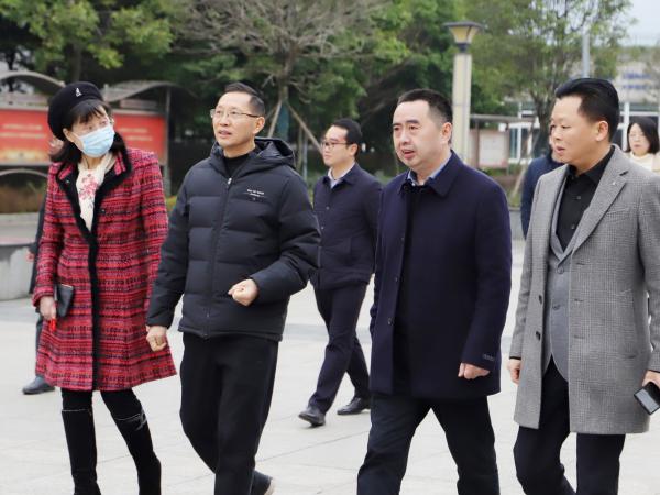 市教委二级巡视员刘宏伟带队到学校检查督导春季开学工作