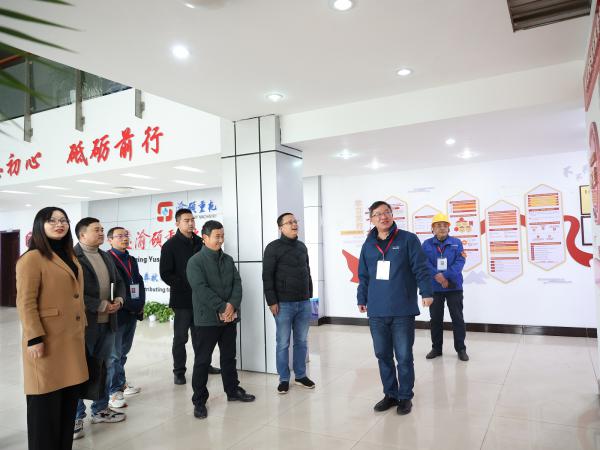 学校纪委书记兼工会主席杨睿带队到重庆渝硕重型机械公司调研