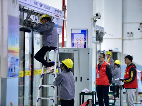2022“一带一路”金砖国家技能发展技术创新大赛城轨交通站台门控制与调试技术赛项市赛在电子游戏落幕