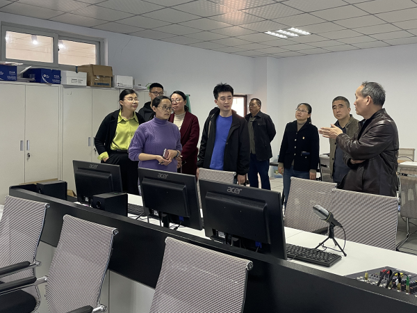 成都铁路局党校重庆培训部领导到电子游戏检查指导成铁“2+1”订单班教学工作