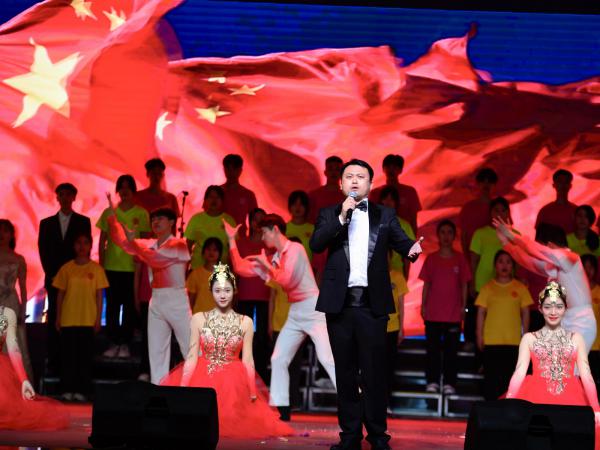 市总工会送文化进基层系列活动首场演出在主校区学术报告厅盛大上演