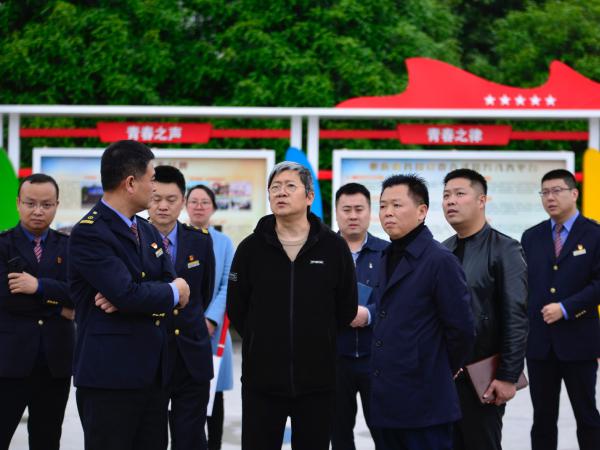 学校董事长张东旭带队到中国铁路成都局集团重庆机务段调研交流
