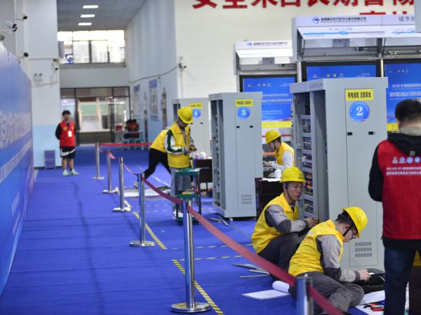 学校成功承办2022-2023一带一路暨金砖国家技能发展与技术创新大赛之城市轨道交通站台门控制与调试技术赛项