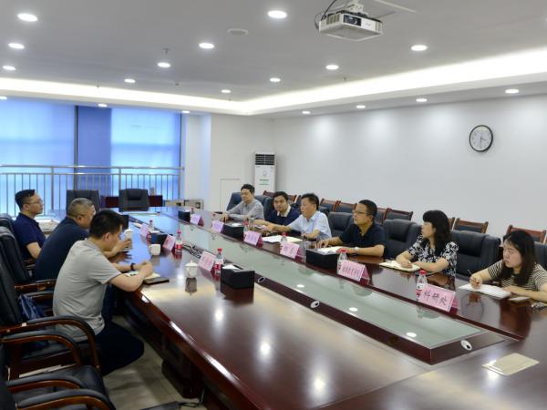 学校与重庆工业软件应用发展协会座谈交流