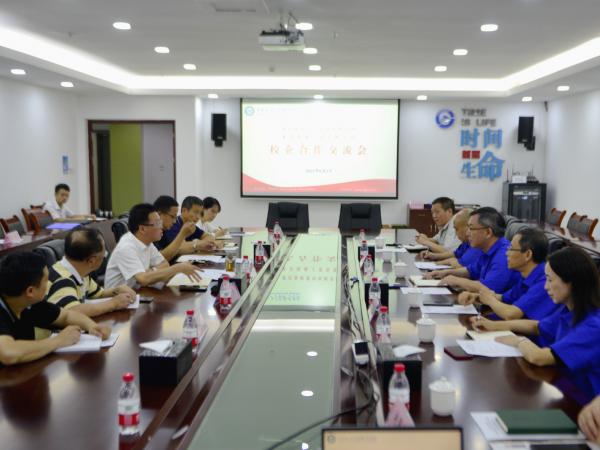 学校与江津区两家装备制造重点企业签署合作框架协议