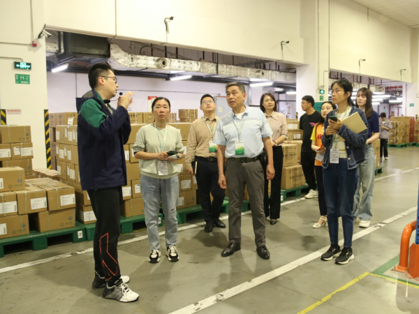 运输贸易学院、实训中心到重庆医药集团和平物流有限公司走访调研