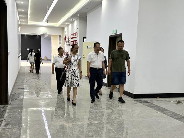 江津区人民政府一级巡视员熊伟率队到电子游戏德感产教融合中心检查督导开学准备工作