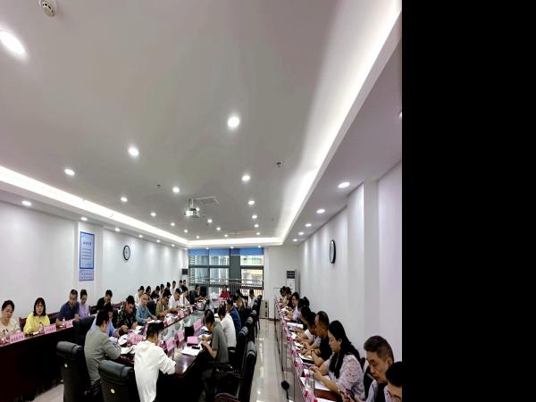 学校召开安全稳定专题会对近期特别是“双节”期间重点任务进行再动员再部署