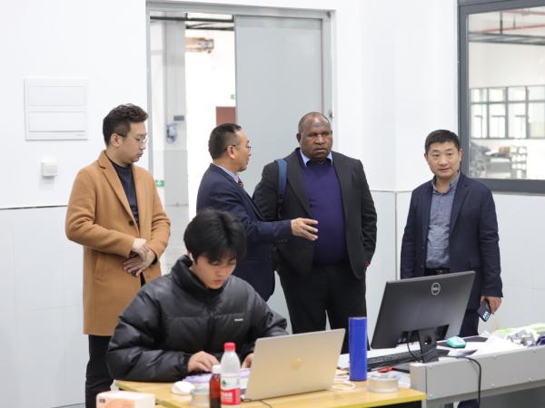 巴布亚新几内亚科技大学常务副校长卡奥·婕拉到电子游戏访问交流