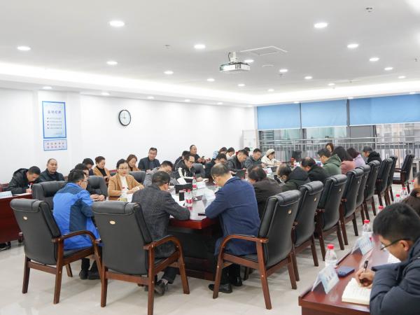 学校召开专题会 周密安排岁末年初安全稳定工作
