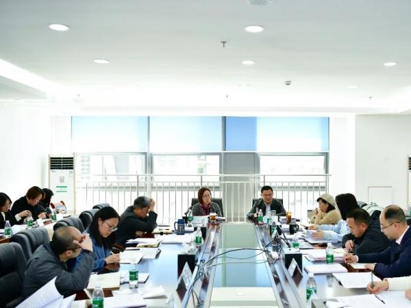 学校举行党委中心组2024年第二次学习（扩大）会