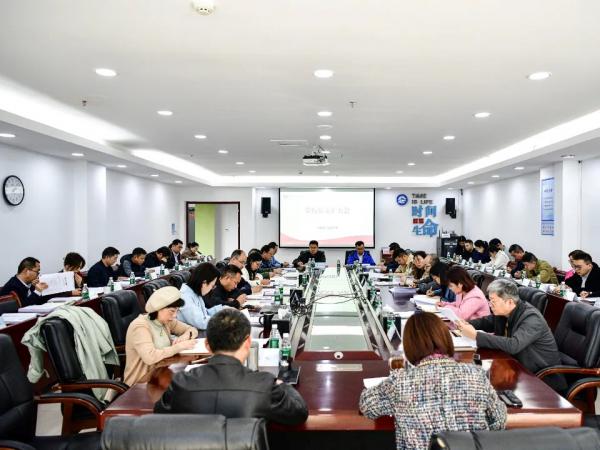 学校召开党委扩大会 传达学习全国两会精神