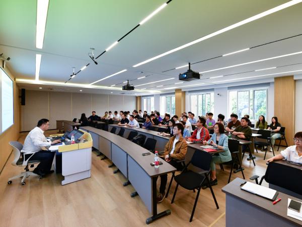 学校科研学术大讲堂启动 第一期围绕AI技术应用开讲