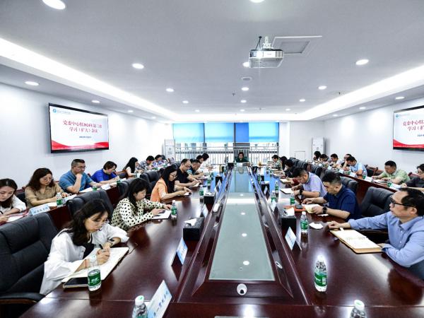 学校召开党委中心组学习会传达学习贯彻习近平总书记在新时代推动西部大开发座谈会和视察重庆的重要讲话重要指示精神