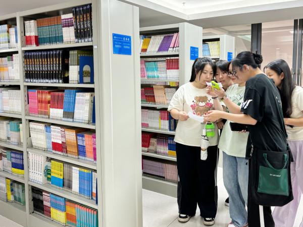 在主校区举办的这场“寻宝”活动，吸引众多同学参与