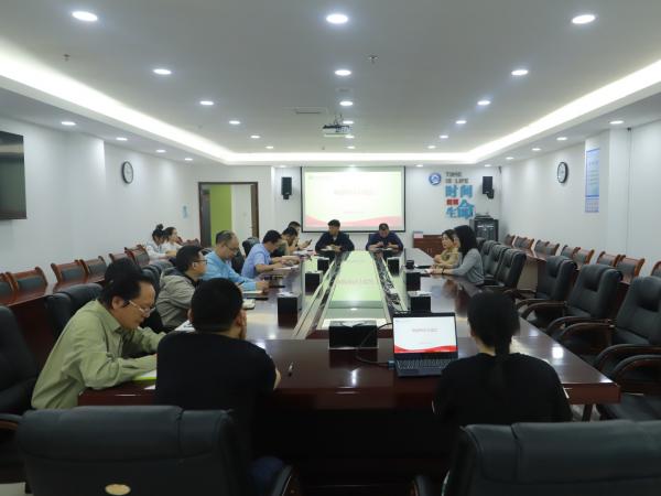 学校召开师德师风专题会议