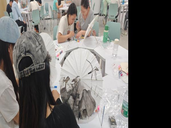 运输贸易学院学生党支部举办“绘廉扇，送清风”主题廉洁文化活动