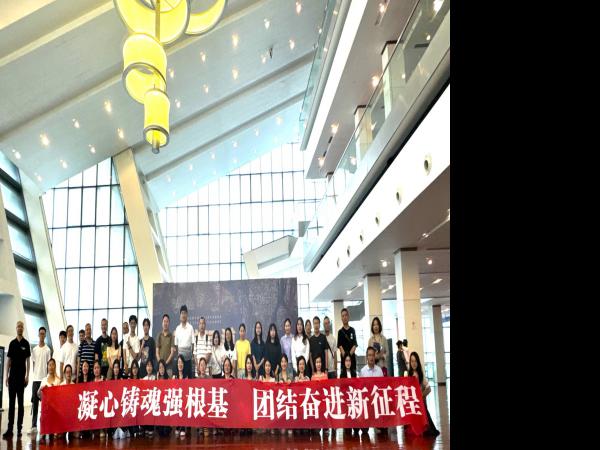 学校开展观看庆祝新中国成立75周年展演剧目暨与党外人士联谊交友活动