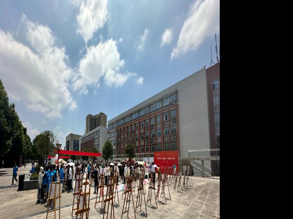 学校举办“涵养清风正气 培育时代新人”廉洁文化作品展