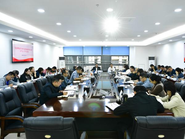 学校召开党委理论学习中心组2024年第七次（扩大）学习会议