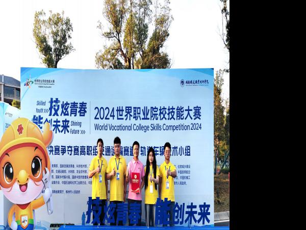  电子游戏学子在这项国际赛事上夺得银奖