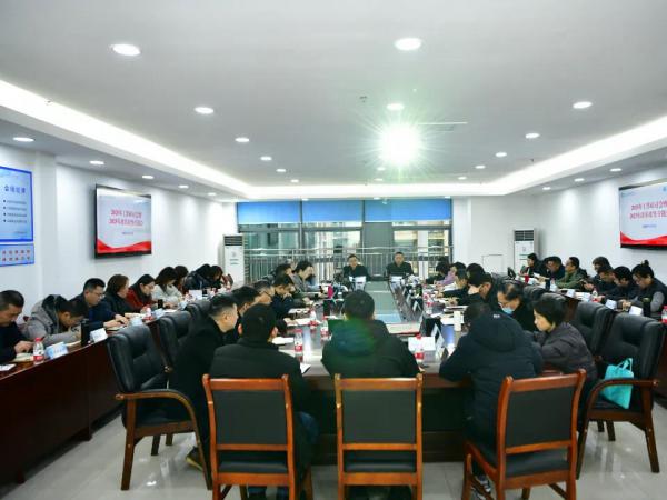 学校召开2025年工作研讨暨改革攻坚专题会