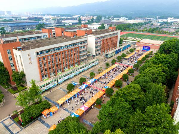电子游戏举办2025届毕业生双选会暨2026届毕业生实习就业推介会