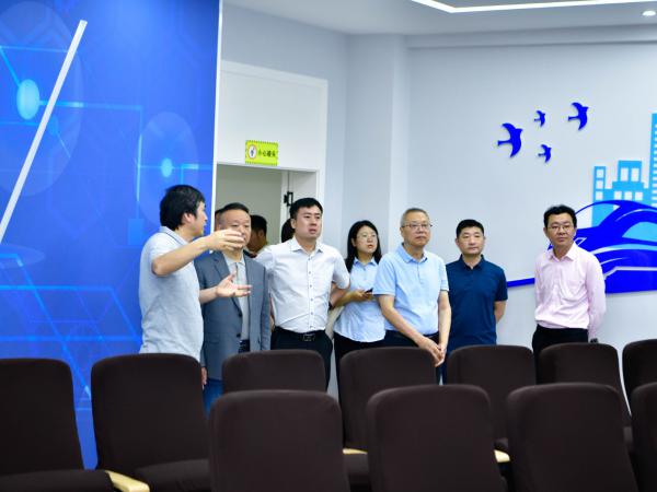 学校董事长刘林会见到访电子游戏的茅台集团领导