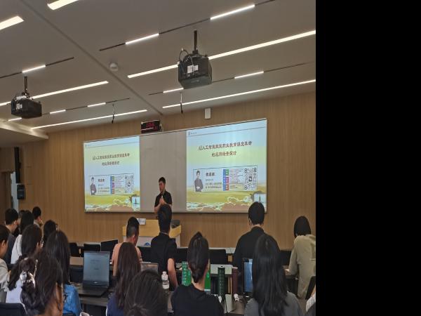 学校围绕AI如何赋能课堂教学举办专题讲座