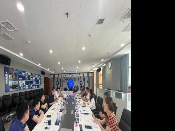 学校党委书记白凯带队到重庆市公交运营公司调研交流