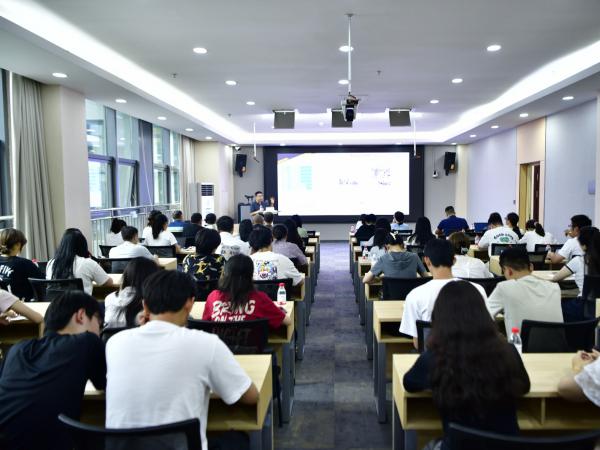 电子游戏举办新闻写作专题培训