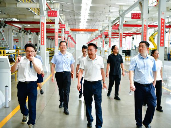 学校党委书记白凯带队到三一重机（重庆）有限公司走访调研