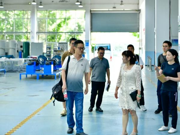 中国铁路成都局集团有限公司重庆工务段领导到电子游戏调研交流