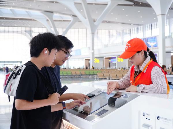 这个假期，他们用语言和行动告白伟大祖国