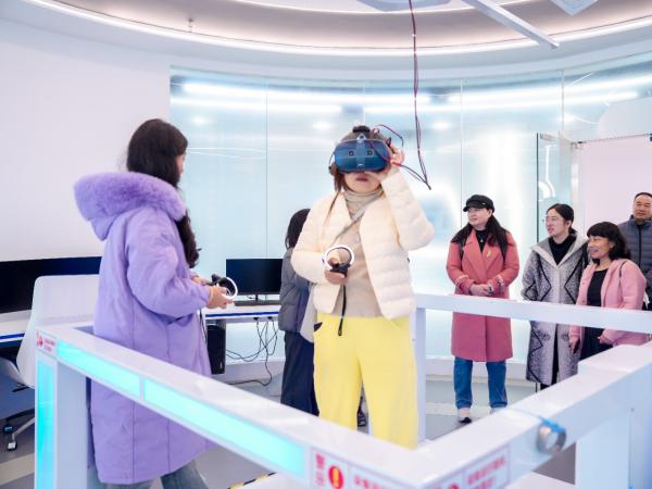 广州铁路职业技术学院到电子游戏调研