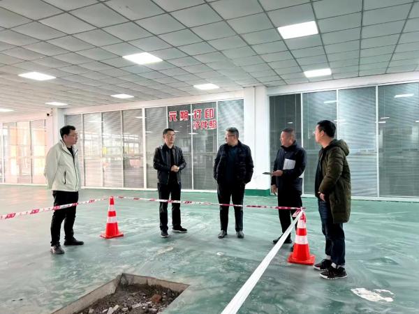 学校刘林董事长率队到相关点位开展节前安全检查